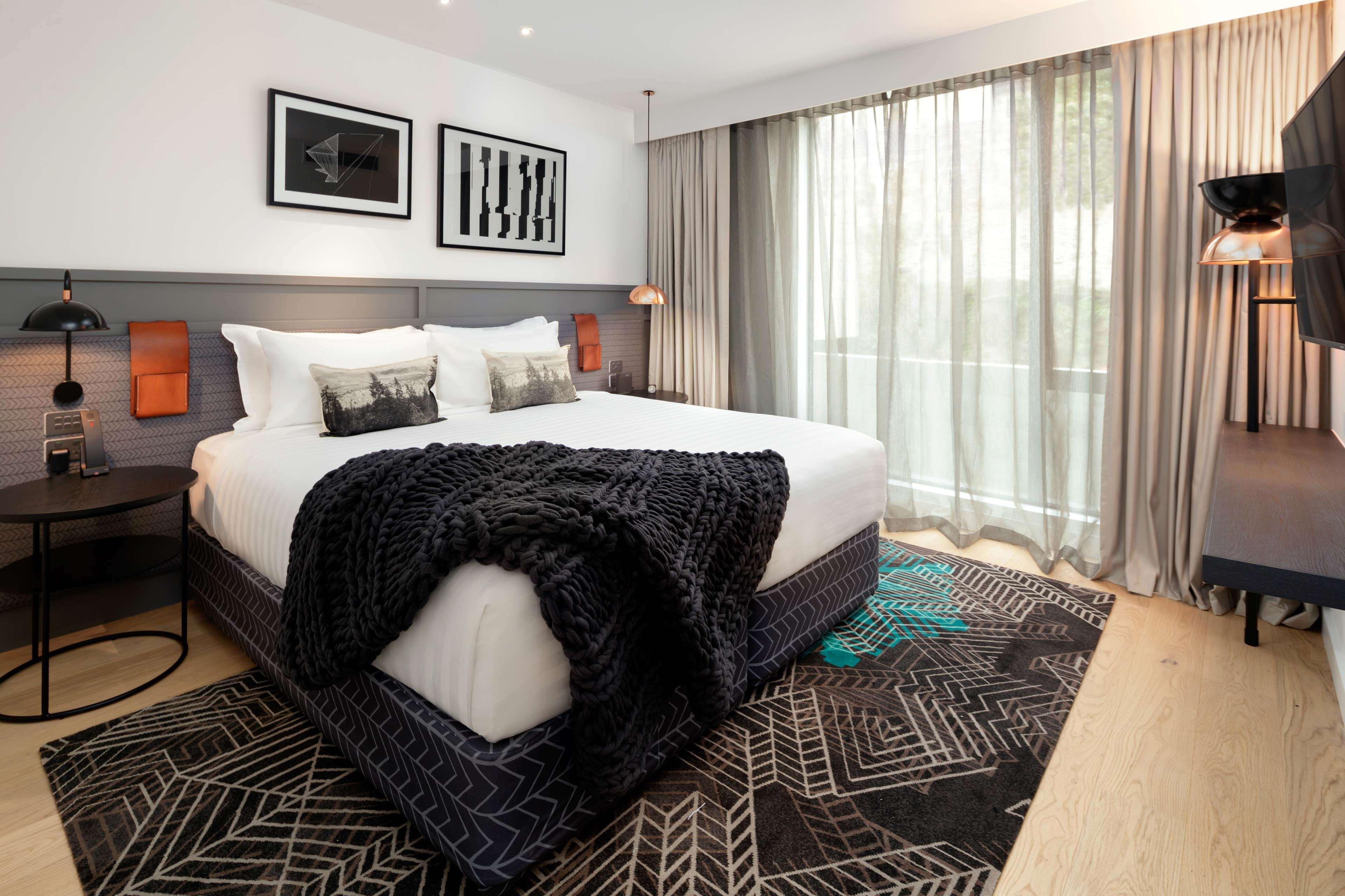 Qt קווינסטאון מראה חיצוני תמונה A bedroom at the hotel