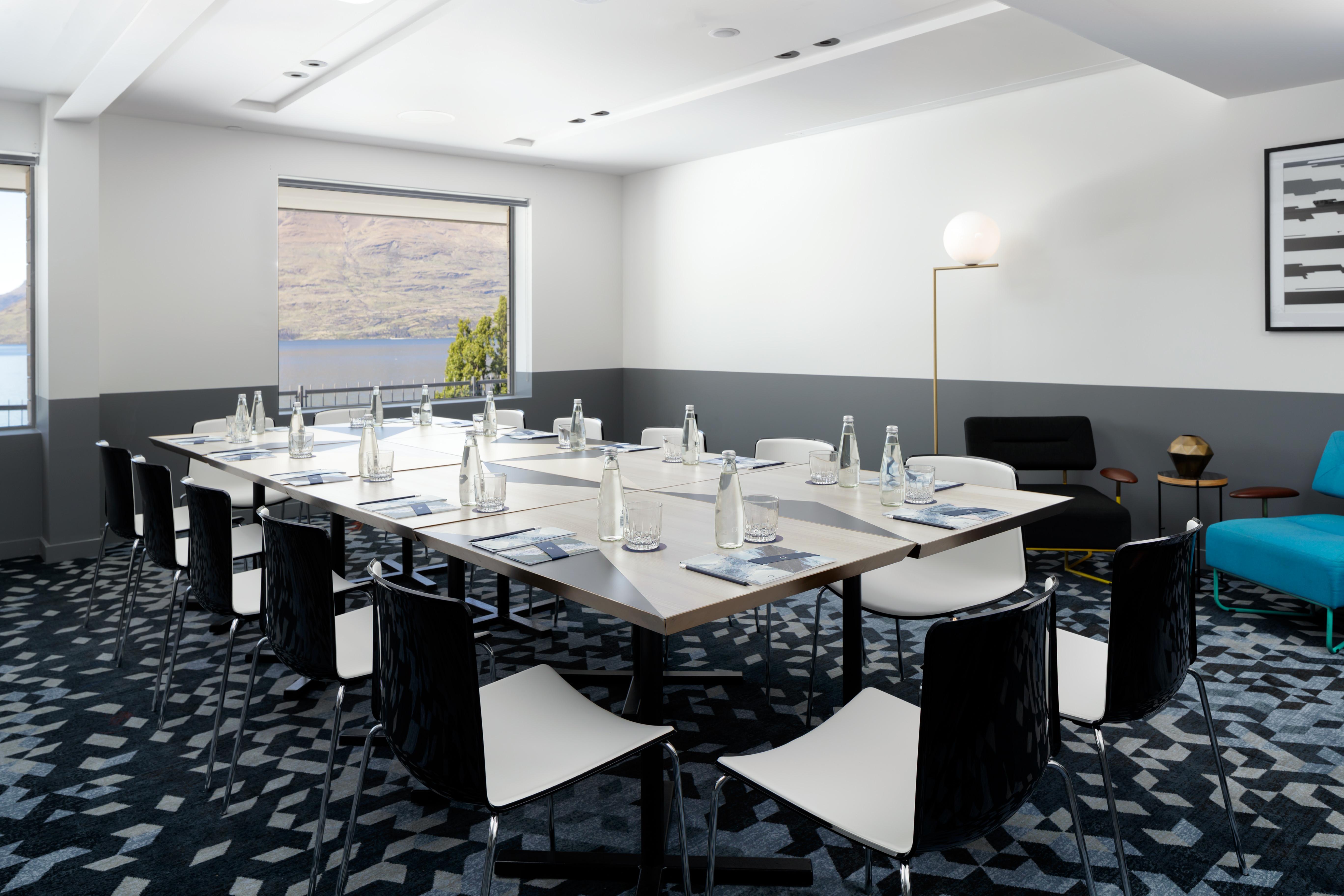 Qt קווינסטאון מראה חיצוני תמונה Meeting room