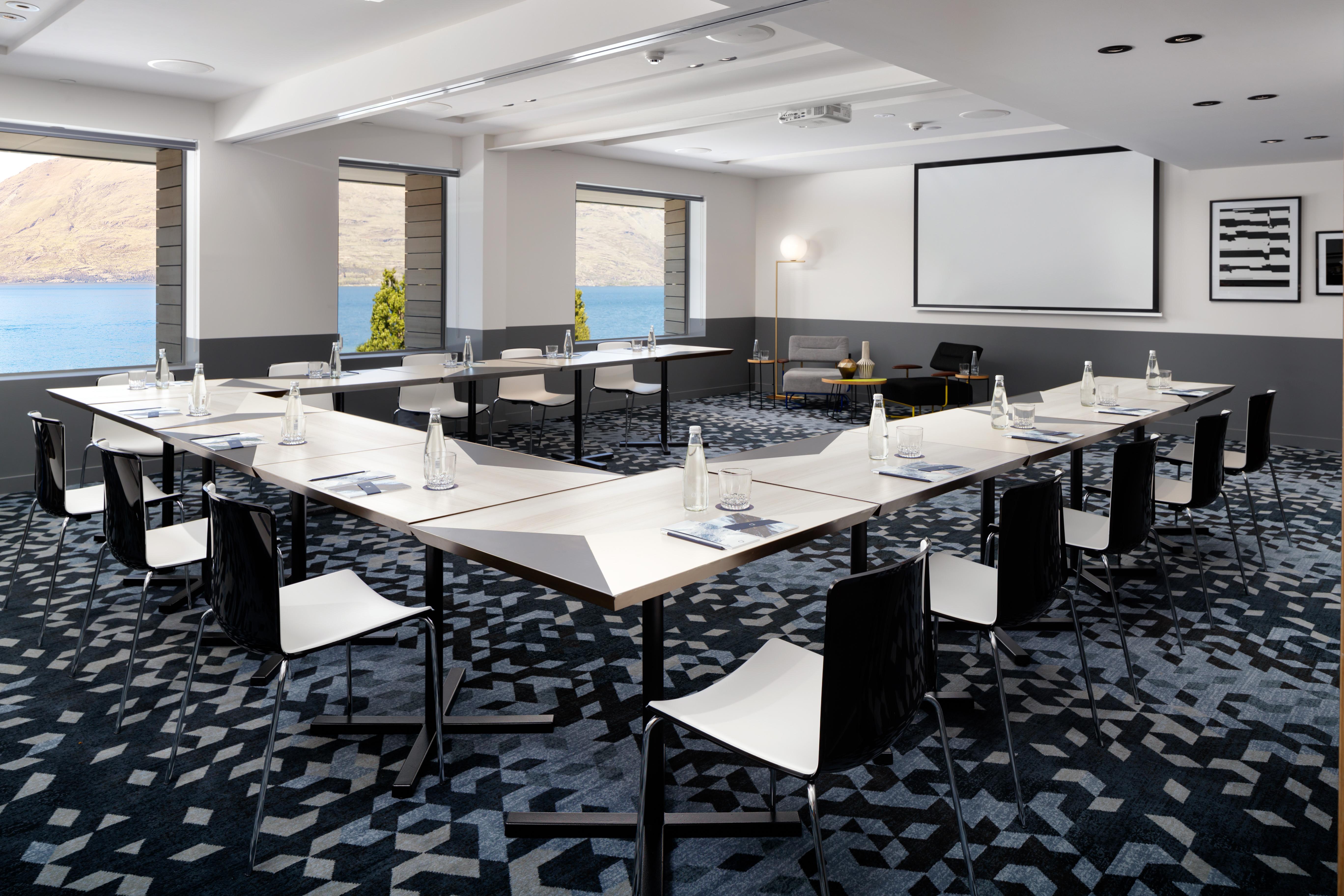 Qt קווינסטאון מראה חיצוני תמונה Meeting room