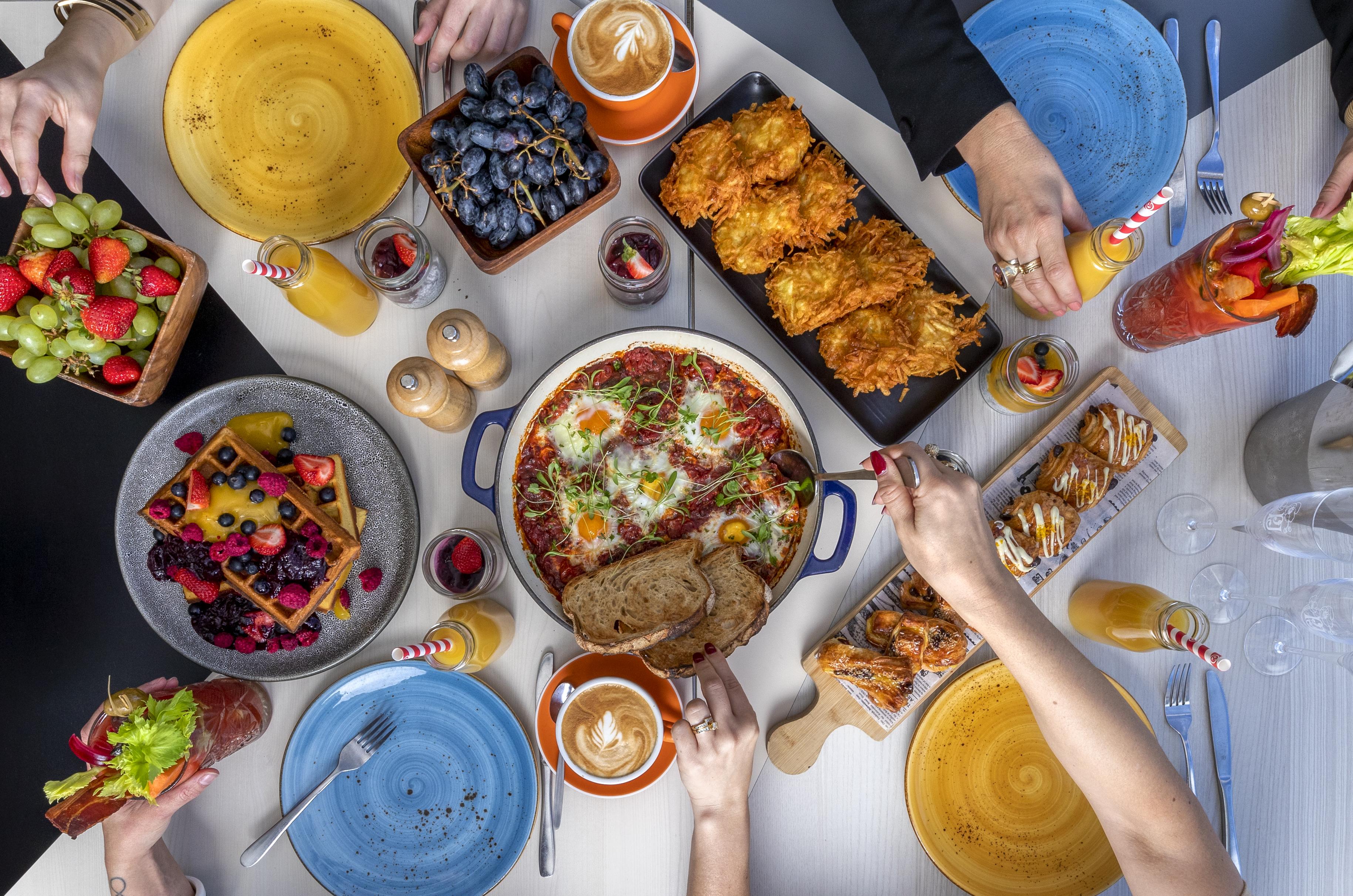 Qt קווינסטאון מראה חיצוני תמונה A breakfast table