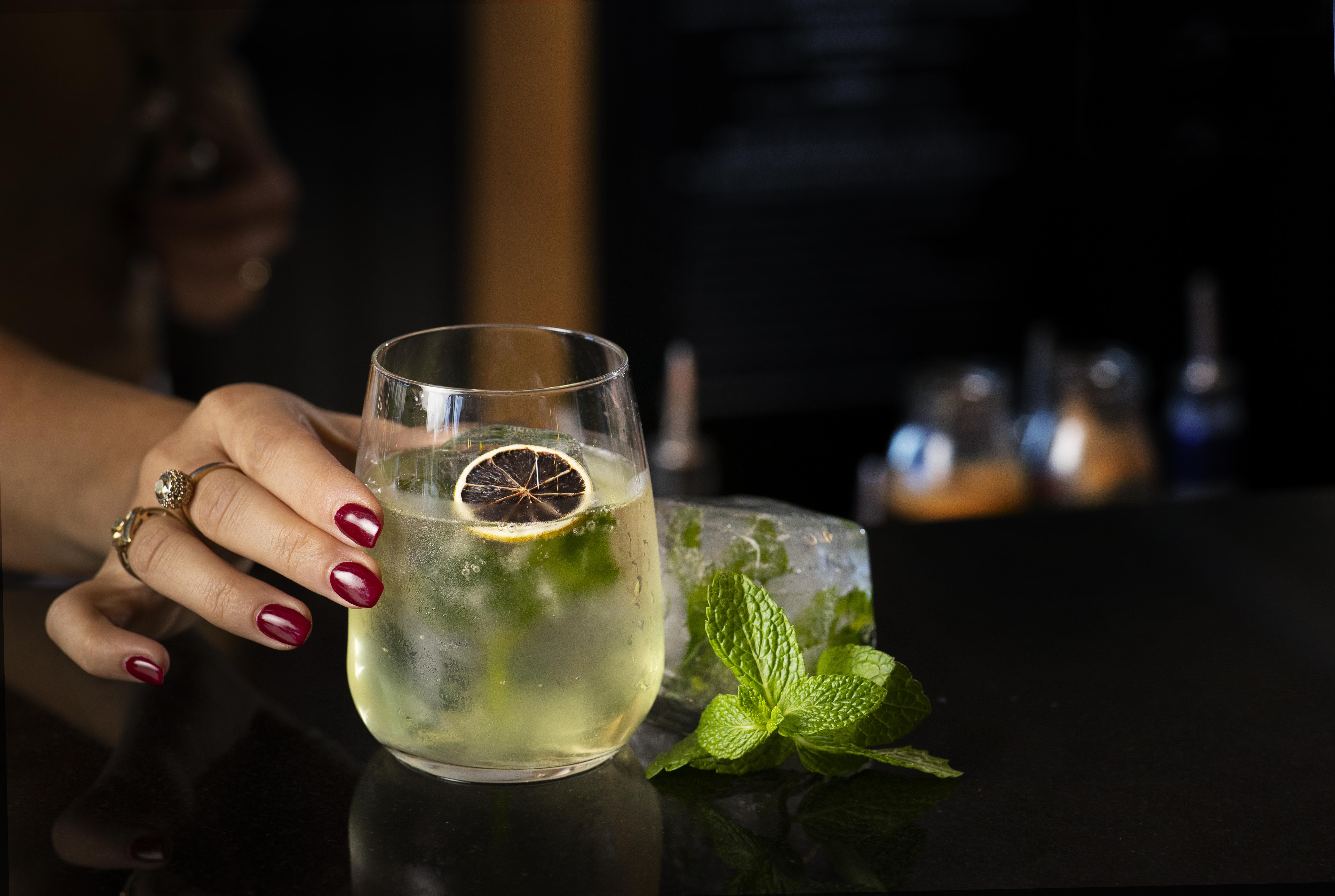Qt קווינסטאון מראה חיצוני תמונה A glass of lemon soda